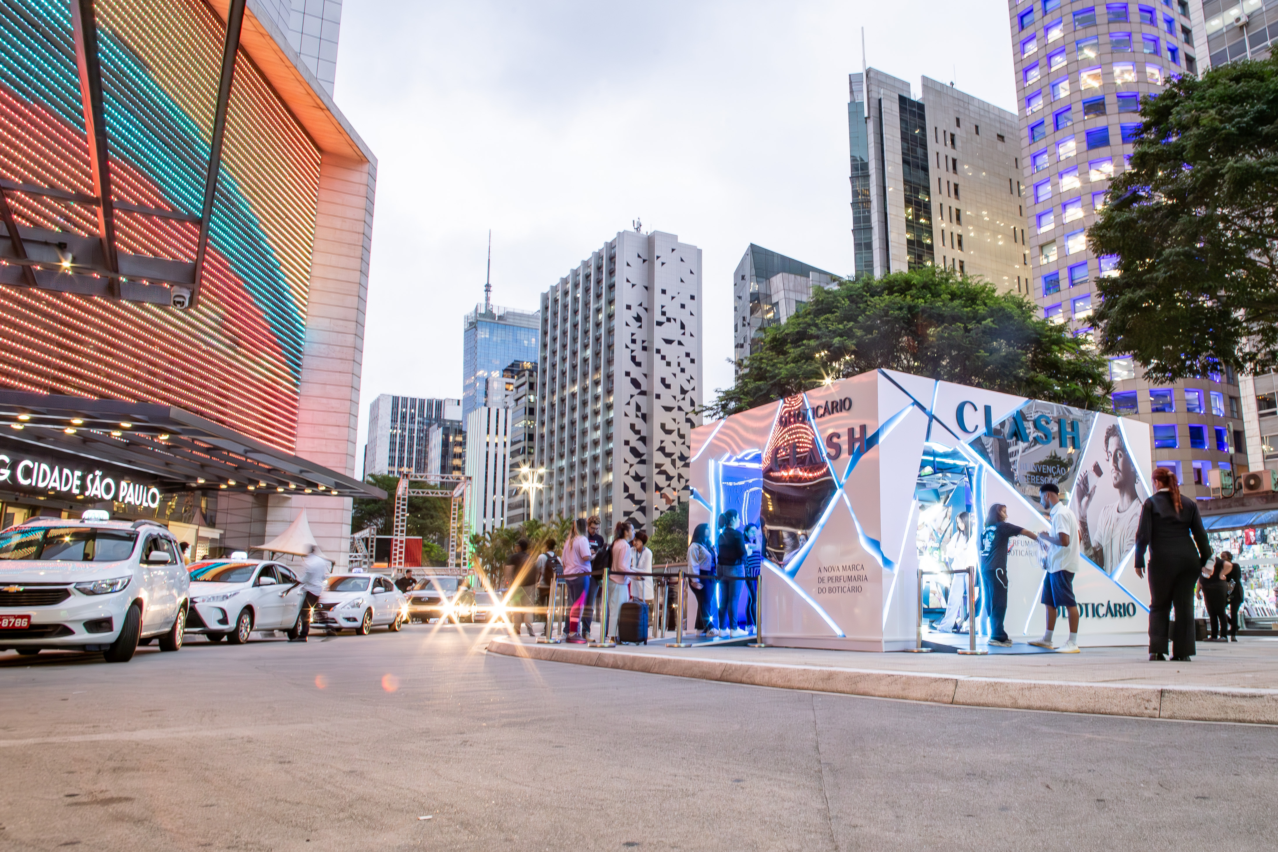 ...Lançamento da fragrância masculina Clash